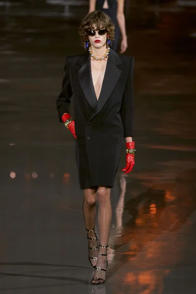 Look 19